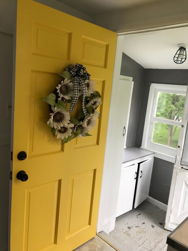 Entrance - 1025 Fairview Ave