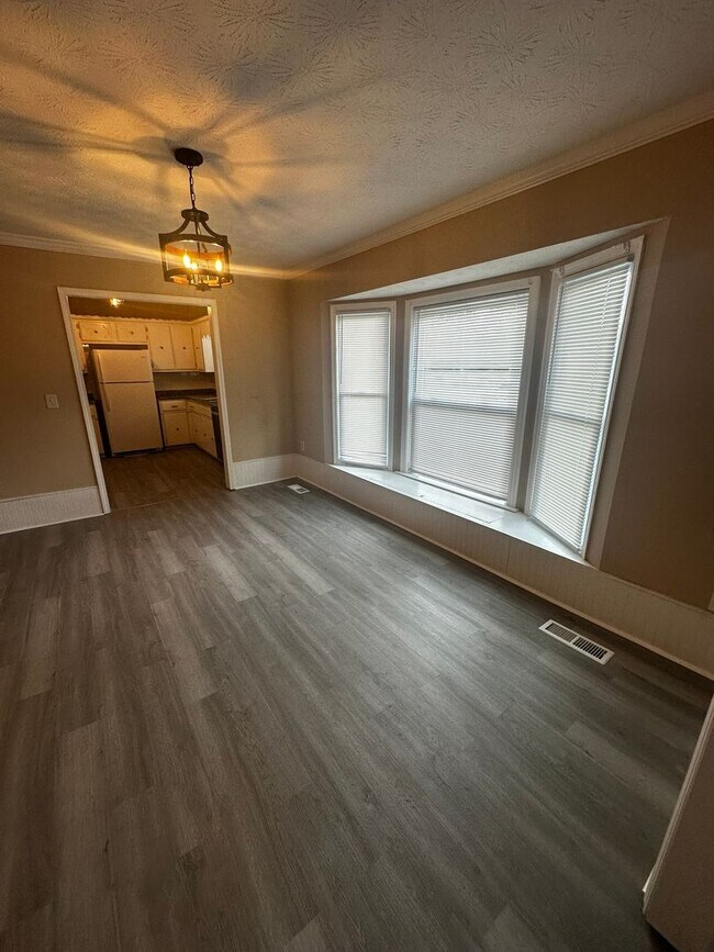 Foto del edificio - 3 Bedroom 2 Bath off Bemiss