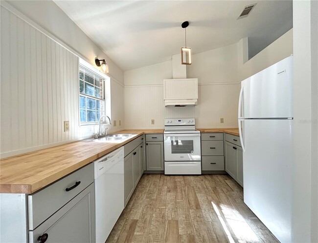 Building Photo - 26613 NW 3rd Ave