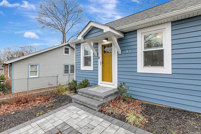 Building Photo - 41 Sunburst Dr