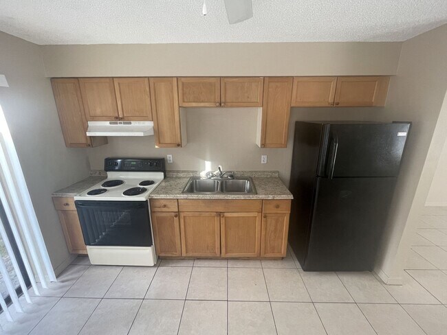 Building Photo - NEW PORT RICHEY 2/1 CORNER UNIT