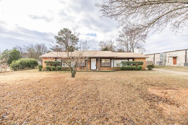 Foto del edificio - 609 Forest Lake Dr