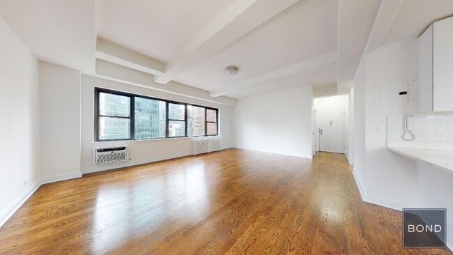 Building Photo - 157e E 57th St