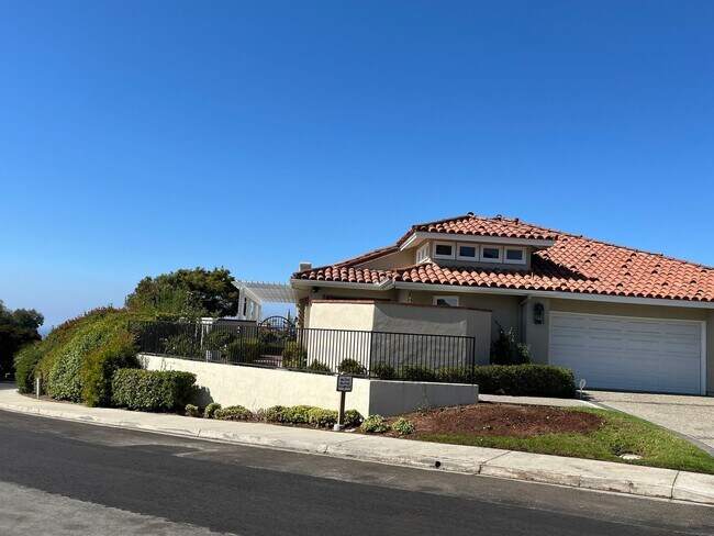 Building Photo - GORGEOUS SINGLE STORY HOUSE IN FABULOUS GU...