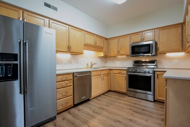 Building Photo - 5 W Central Rd