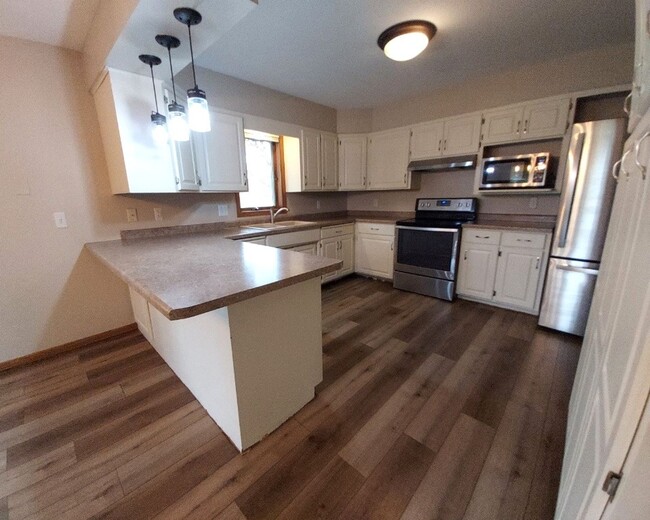 Building Photo - Nice 4 Bedroom 2 Bathroom house in Hudson