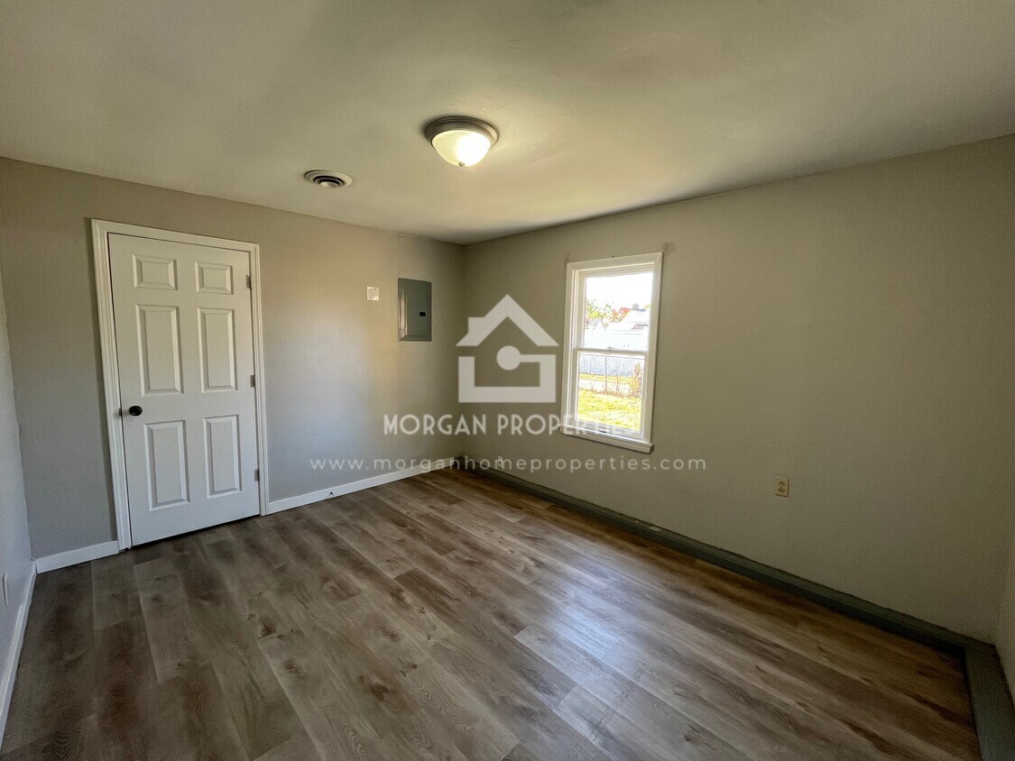 Foto del edificio - 336 W 6th St