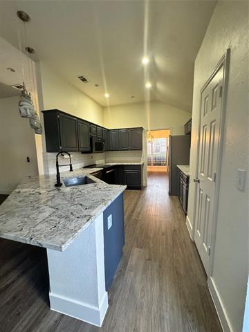 Foto del edificio - 8104 Sebastian