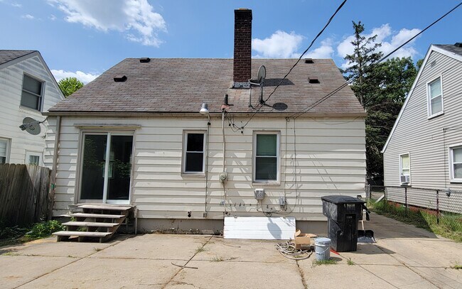 Building Photo - 7436 Chatham
