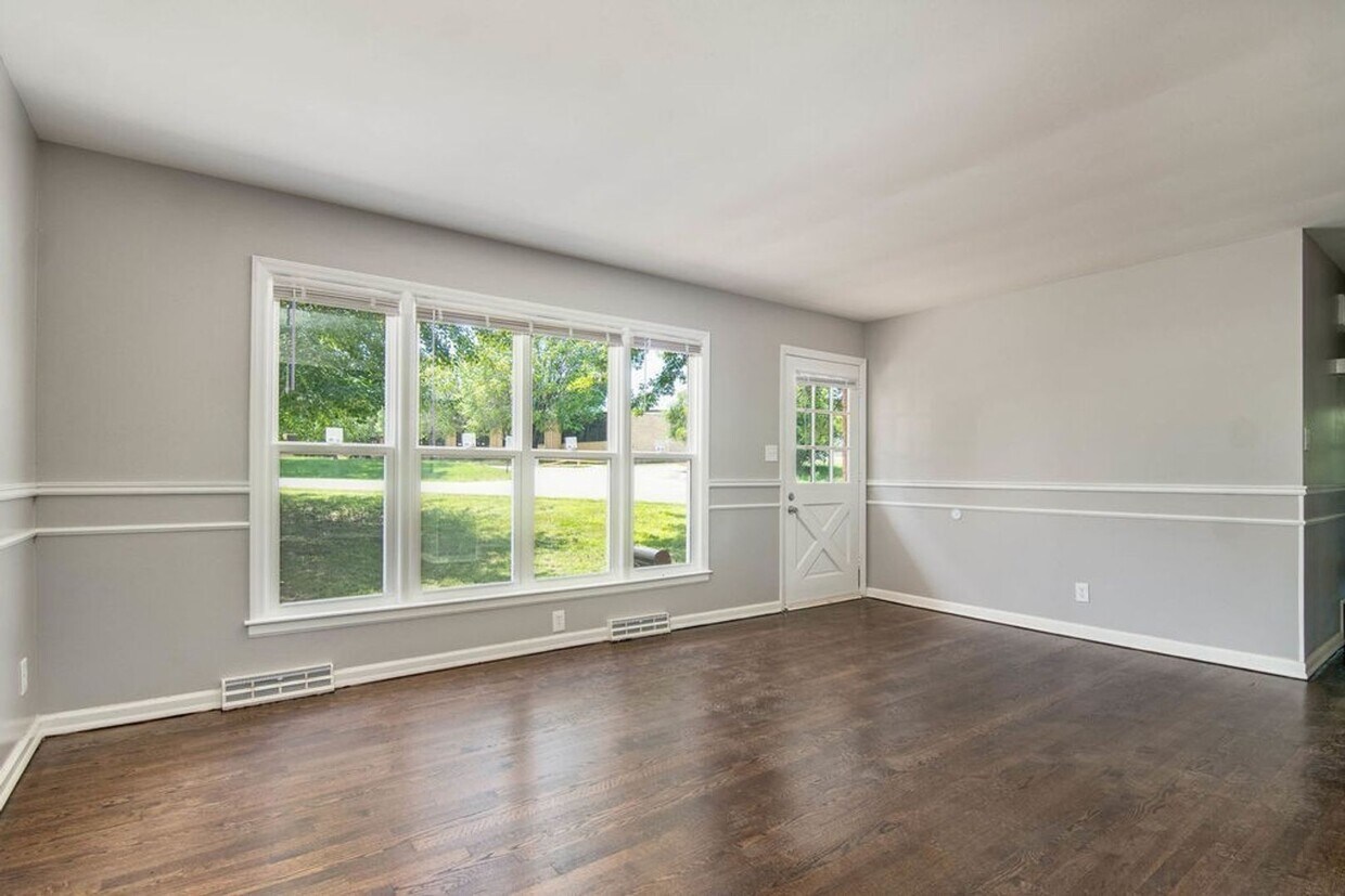 Primary Photo - 3 Bed, 1.5 Bath- $1400 a Month
