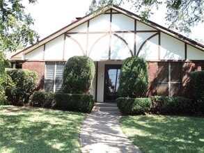 Building Photo - 4617 Catclaw Dr