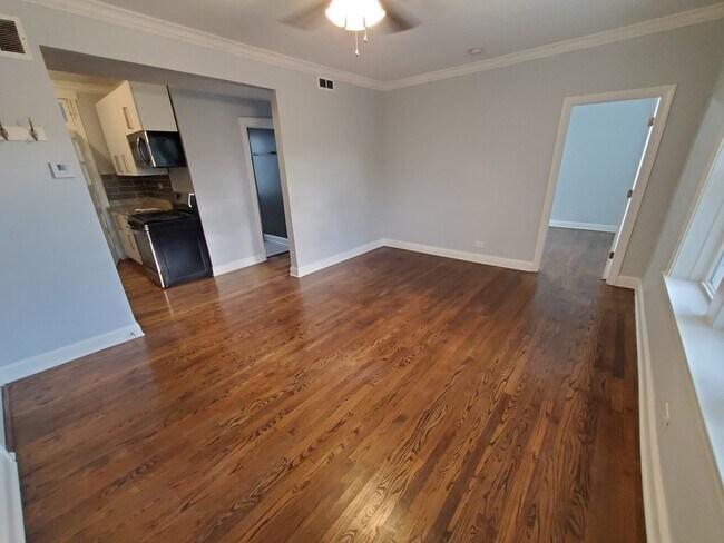 Foto del edificio - 3055 N Lockwood Ave