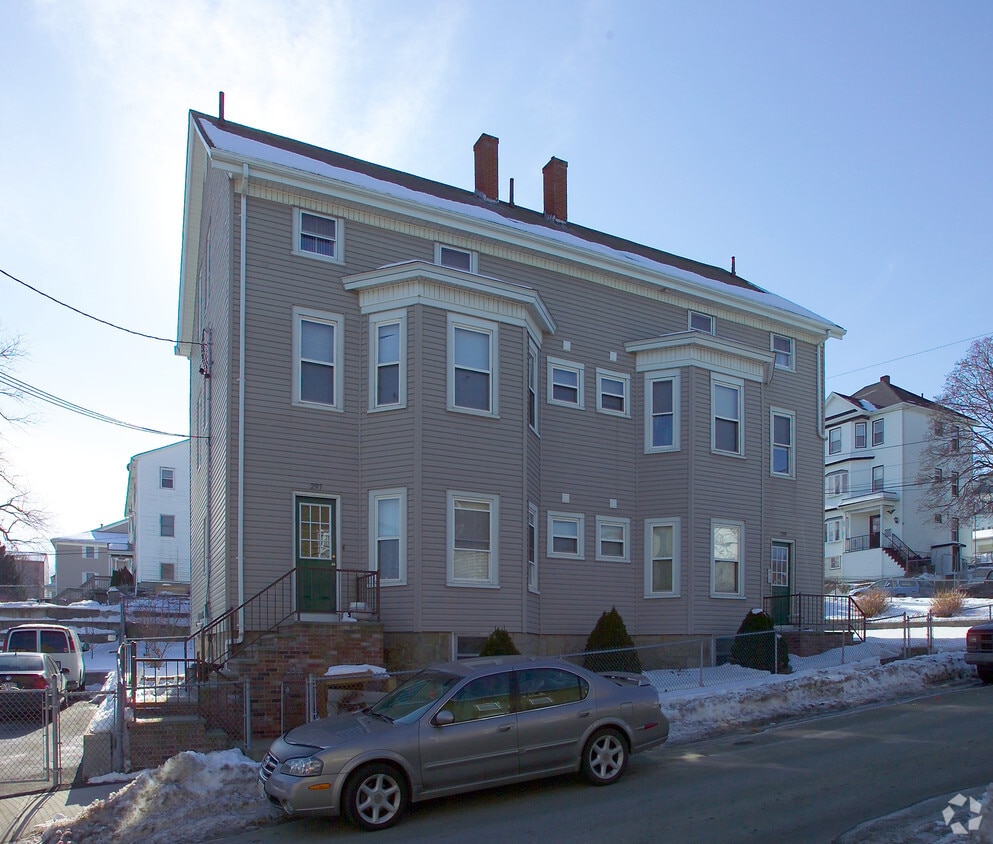 Building Photo - 289-297 Tecumseh St