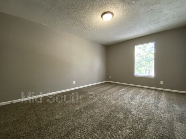 Building Photo - 53 Lori Ln