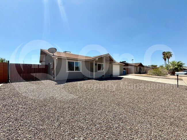 Building Photo - 4039 E Friess Dr