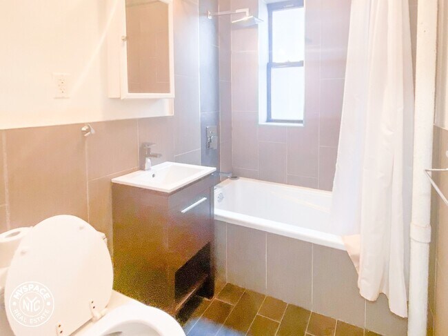 Foto del edificio - 75 E 21st St