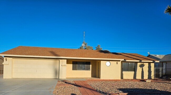 Building Photo - Unfurnished Long Term Pool Home