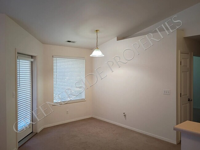 Building Photo - 677 Paradise Plz