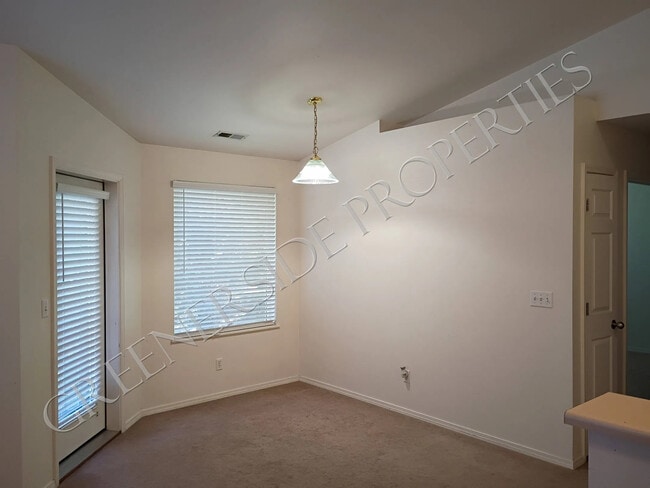 Building Photo - 677 Paradise Plz