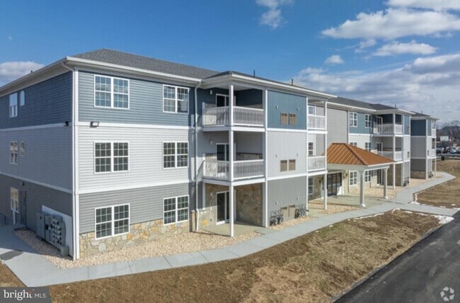 Building Photo - 100 Lucky Wy
