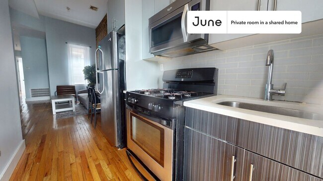 Foto del edificio - Private bedroom in 3 bed/1 bath Home