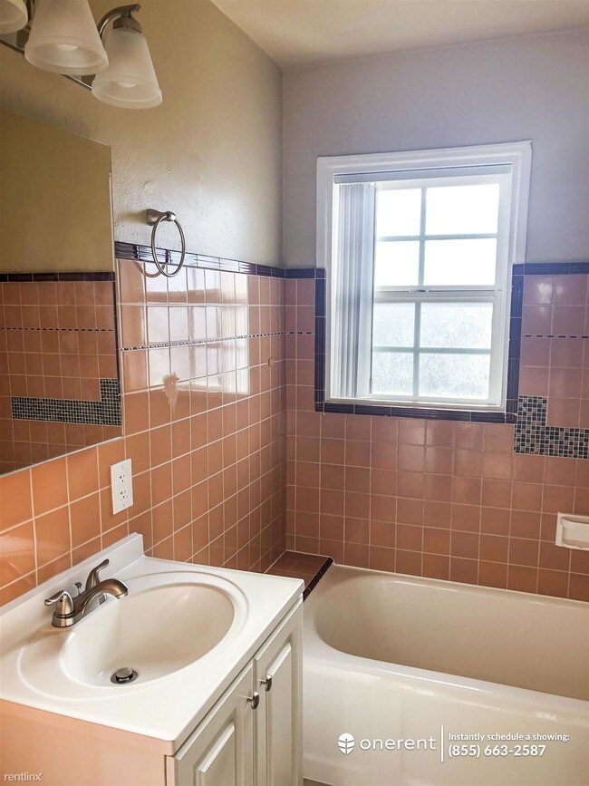 Foto del edificio - 2 br, 1 bath Apartment - 4252 37th St -