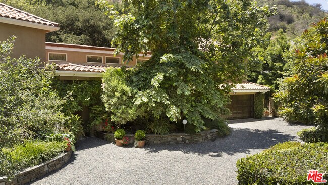 Building Photo - 3265 Mandeville Canyon Rd