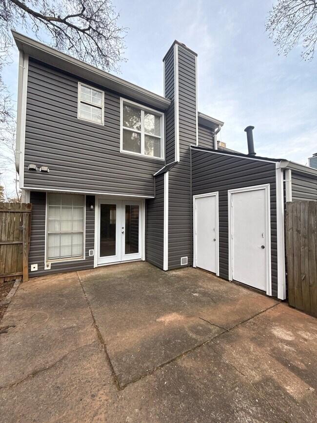 Foto del edificio - 3591 Kennesaw Station Dr NW