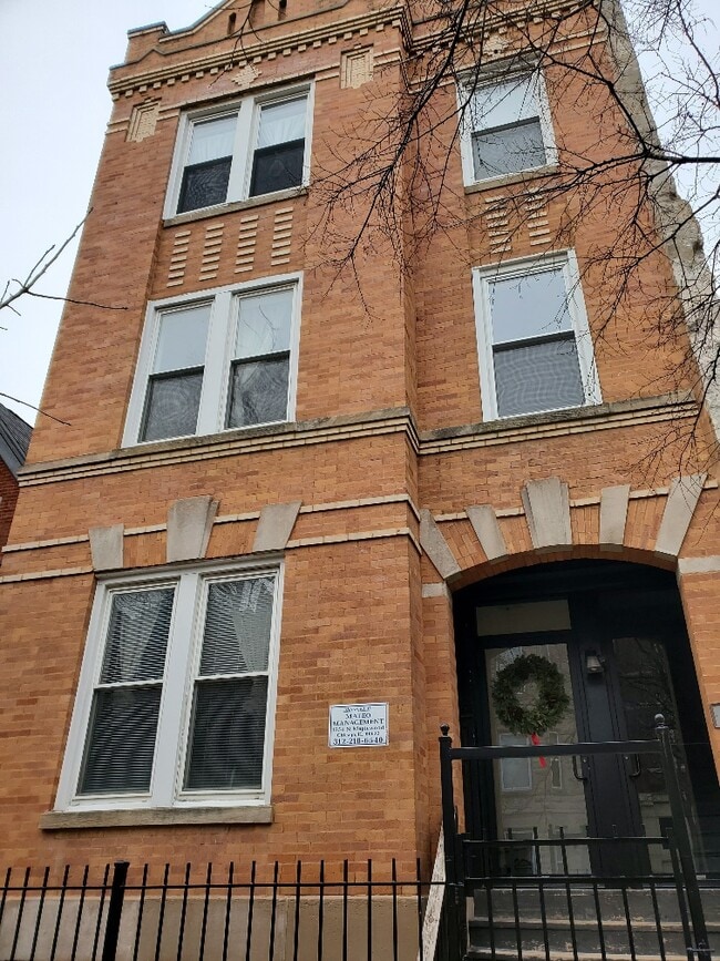 Building Photo - 1254 N Maplewood Ave