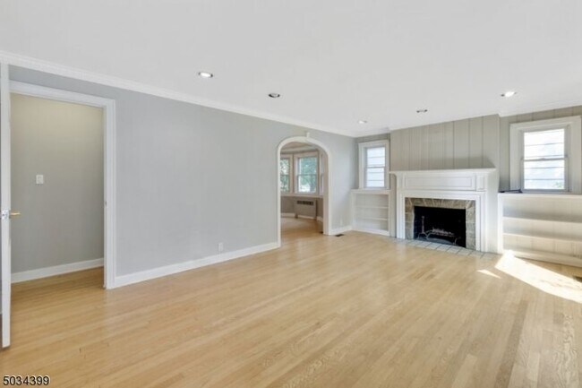 Building Photo - 47 Meadowbrook Rd