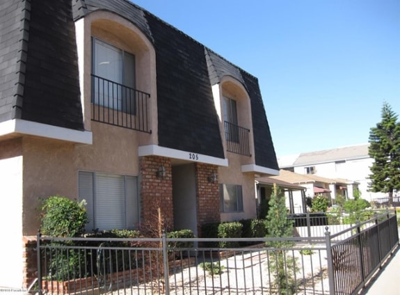 Building Photo - 205 N Buena Vista St