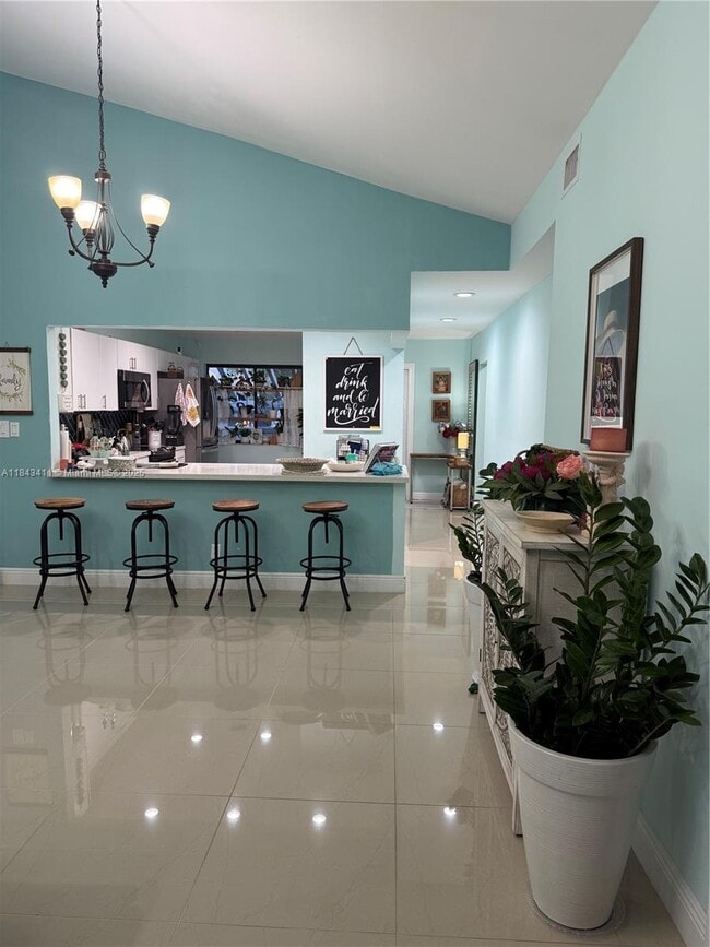 Foto del edificio - 679 Racquet Club Rd