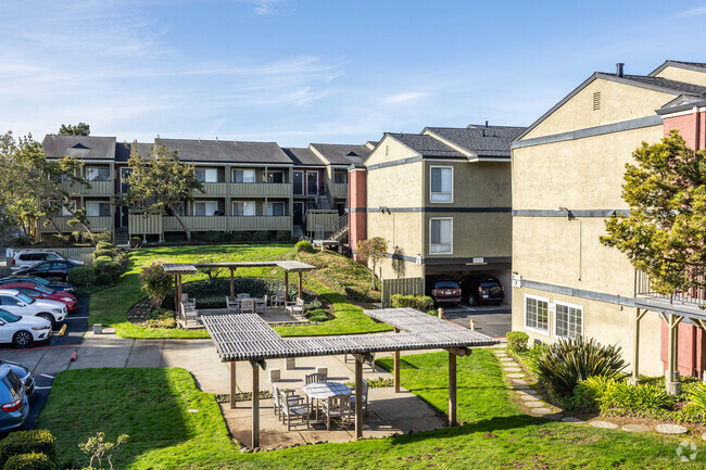 Evergreen Ridge Apartments