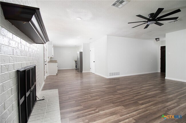 Foto del edificio - 2510 Bunker Hill Dr