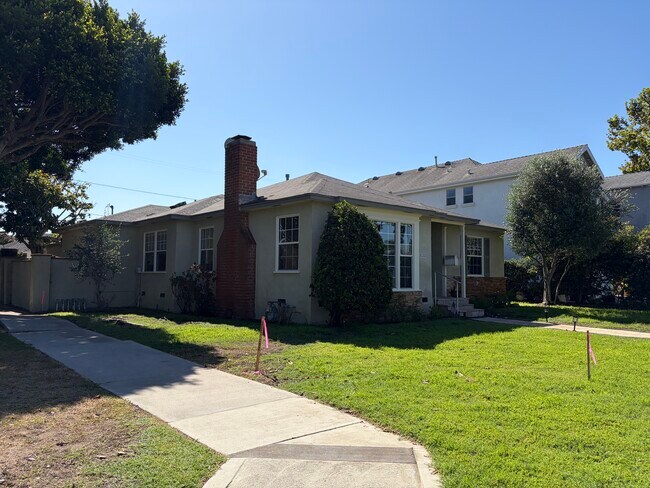 Foto del edificio - 8300 Altavan Ave