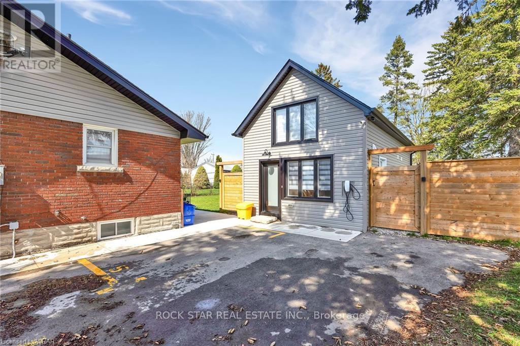 Primary Photo - 48 Harber Ave