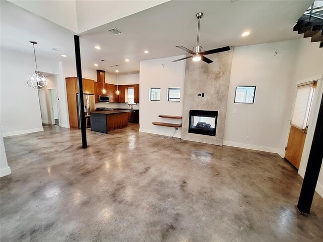 Foto del edificio - 607 Peacock Ln