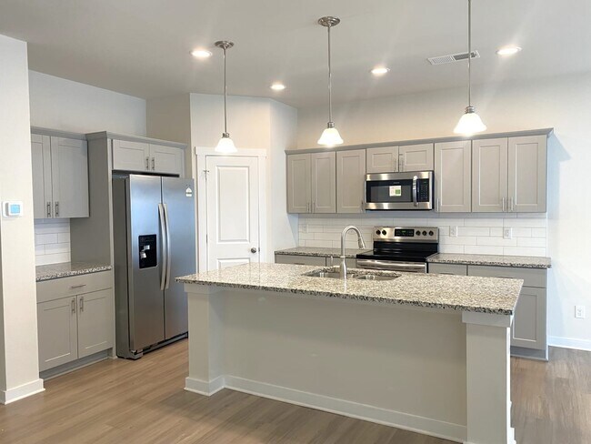 Building Photo - 4113 Ahan Dr
