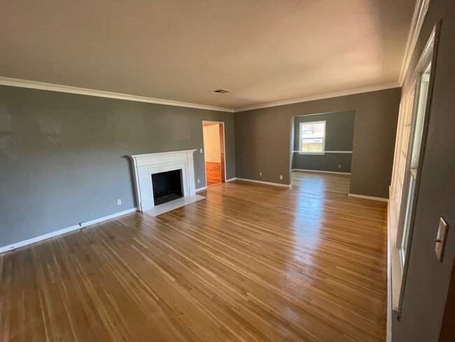 Foto del edificio - 14517 Hesby St