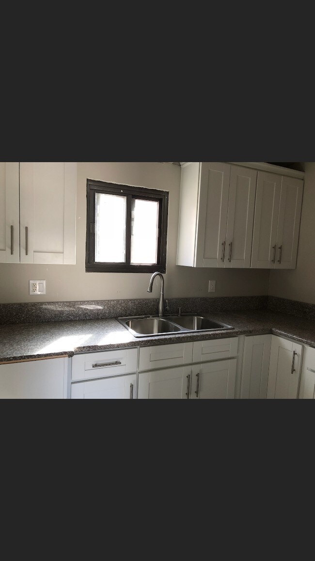 Foto del edificio - 2916 W Century Blvd