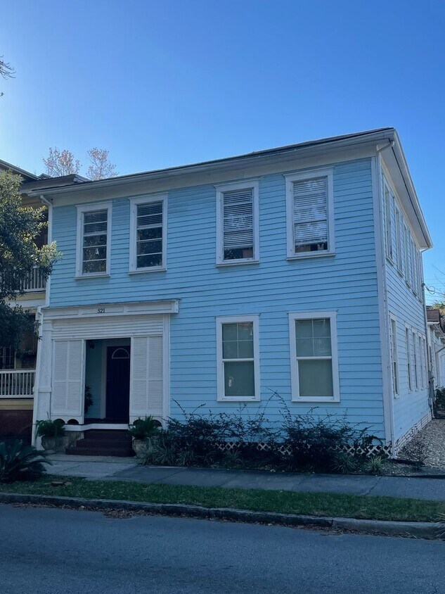 Foto principal - UPDATED DUPLEX- LOWER UNIT- WALK TO STARLA...