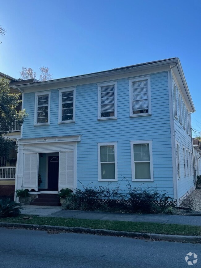 Building Photo - 521 W 37th St