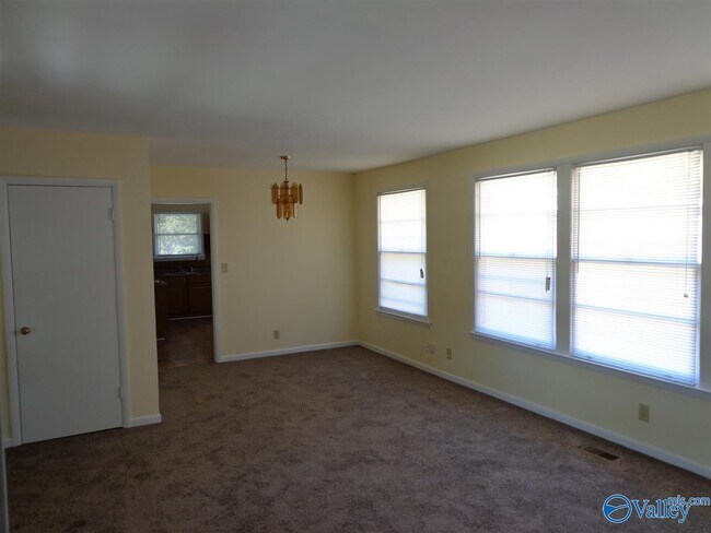 Foto del edificio - 2118 Phillips Rd NW