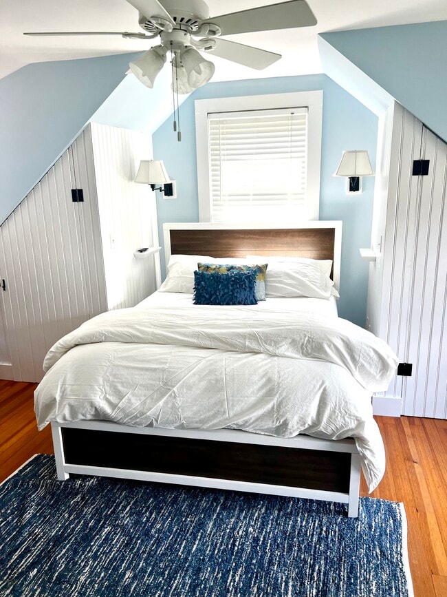 ¡Nueva y cómoda reina en el master! - 46 Crescent Ave