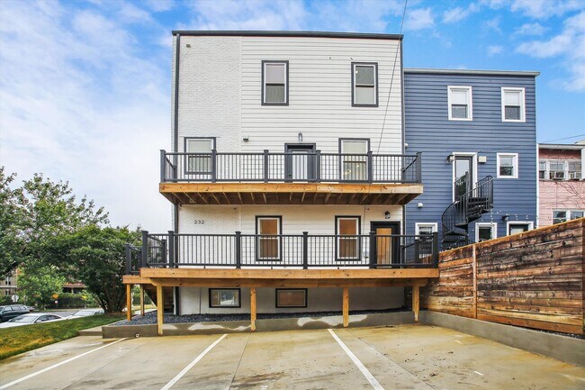 Off-Street Parking in Rear - 232 S St NE
