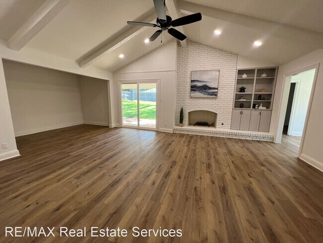 Building Photo - 4 br, 2.5 bath House - 540 Dunmoreland Drive
