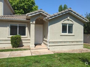 Building Photo - 441 Sunland Dr