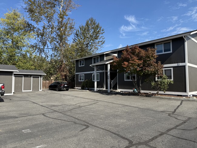Building Photo - 712 Avenue B