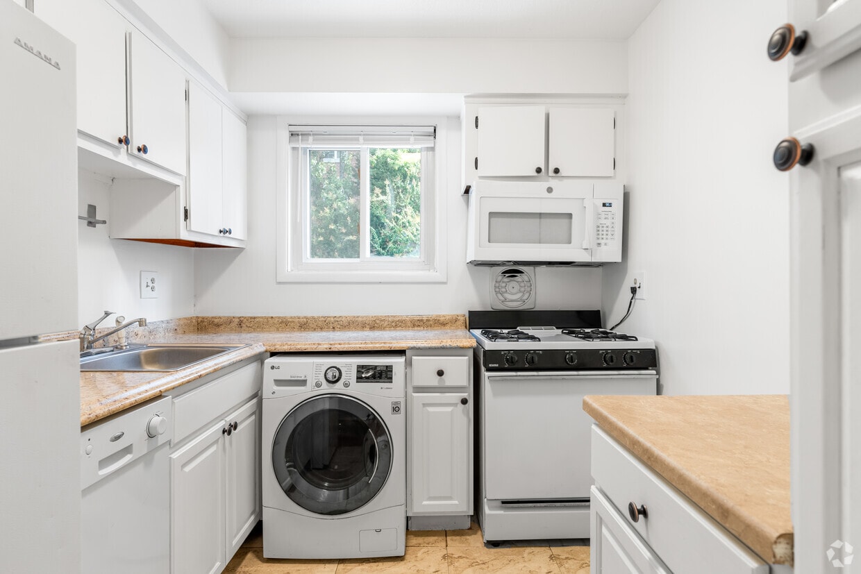 Primary Photo - Ballston Garden Apartments