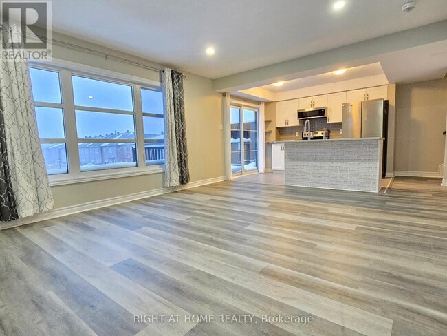 Photo du bâtiment - 314 DES TILLEULS Pvt